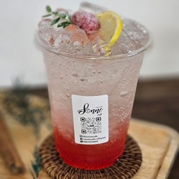 สตอเบอรี่ โซดา