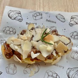 ครอฟเฟิลนูเทลล่า + อัลมอนด์