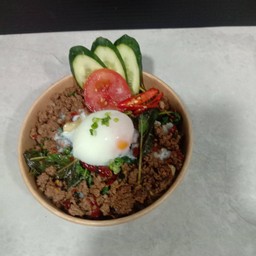 ผัดกระเพราเนื้อวากิวสับไข่ออนเซ็น130บาท(150กรัม)