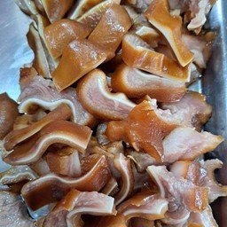 หูหมูพะโล้