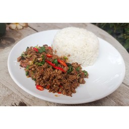 กะเพราเนื้อสับราดข้าว