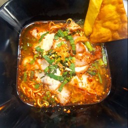 บะหมี่เกี๊ยวต้มยำ