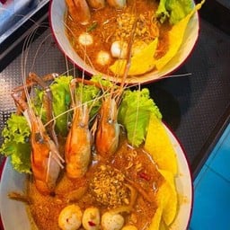 ก๋วยเตี๋ยวต้มยำทะเลเดือด กุ้งแม่น้ำ+เกี๋ยว+ไข่ยางมะตูม