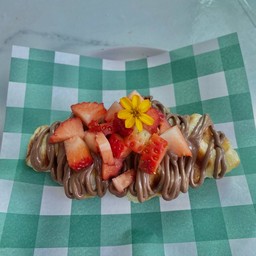 ครอฟเฟิลนูเทลล่า + สตอเบอรี่