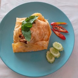 ข้าวกะเพราหมูห่อไข่