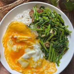 ข้าวไข่ข้น ผัดผักบุ้งไฟแดงหมู