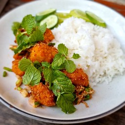 ข้าวยำไก่ป๊อบแซ่บ