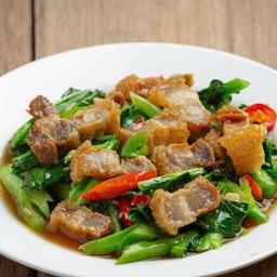 คะน้าหมูกรอบ