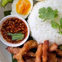 ข้าวหมูแดดเดียวน้ำจิมแจ่ว