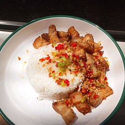 สามชั้นคั่วพริกเกลือ