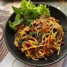 สปาเกตตี้เบคอนผัดพริกแห้ง