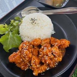 ข้าวหน้าไก่กรอบซอสเกาหลี - ฟรีมิโซะซุป