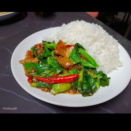 ผัดคะน้าราดข้าว