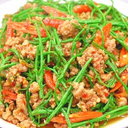 หมูสับผัดชะอมพริกแกงใต้