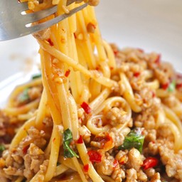 สปาเกตตี้ซอสกะเพราหมูสับ