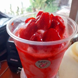 สตอเบอรี่โยเกิร์ตปั่น(แก้วจัมโบ้ 32 ออนซ์)