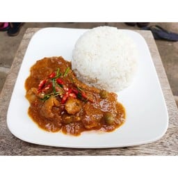 พะแนงหมูคู่กับข้าวสวย