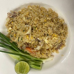 ข้าวผัดรวมมิตร