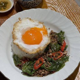 ข้าวกะเพราล้านนา