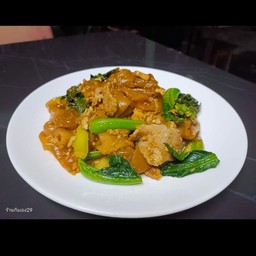 เส้นใหญ่ผัดซีอิ๊ว