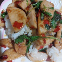 ข้าวกระเพราหมูยอ