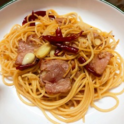 สปาเก็ตตี้พริกแห้งเบค่อน