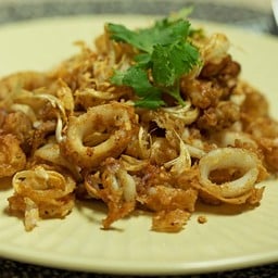 ปลาหมึกทอดกระเทียมพริกไทย