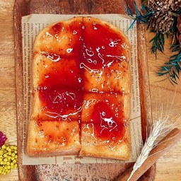 ขนมปังแยมสตอเบอรี่