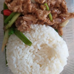 ข้าวราดหมูพัดกระปิ