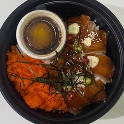 ข้าวหน้าแซลม่อนไข่กุ้งไข่ดอง