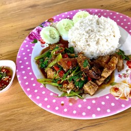 กะเพราหมูกรอบ