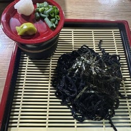 ซารุ ราเมง เส้นชาโคล (หมี่เย็น)