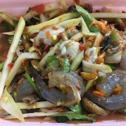 ยำมะม่วงกุ้งสด หอยนางรม
