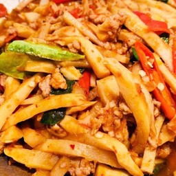 พริกแกง_หน่อไม้ หมูสับ_ ราดข้าว