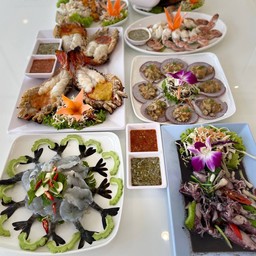 Set 4 / ต้มยำรวมทะเล,  ลวกจ้ิ้มปลา,  หมึกน้ำดำ,  ไข่เจียวปู