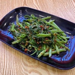 E08 ผัดผักบุ้ง