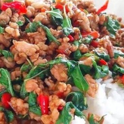 กะเพราหมูสับ ราดข้าว