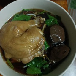 ไก่ตุ๋นน้ำตก น้ำใส เส้นหมี่เหลือง เส้นเล็ก เส้นใหญ่ หมี่ขาว วุ้นเส้น