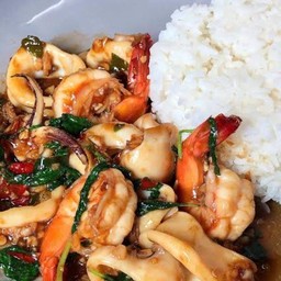 กระเพราทะเลราดข้าว