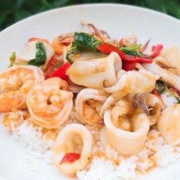 กะเพราทะเลราดข้าว