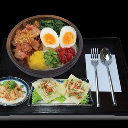 ข้าวหมูกรอบซอสบ๊วยฮอยซิน เซ็ท