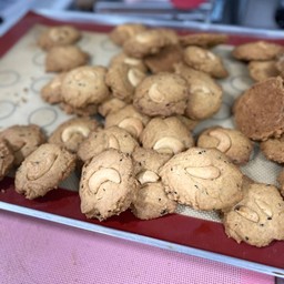 คุกกี้เนยสดงาดำ ผสม เม็ดมะม่วงหิมพานต์