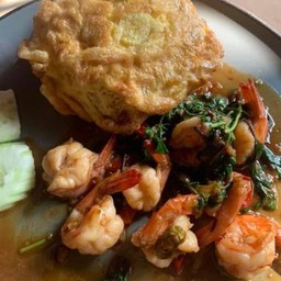 ข้าวกะเพรากุ้ง