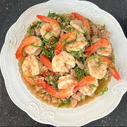 กุ้งผัดกะปิหมูสับใส่ชะอม