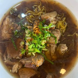 บะหมี่เหลืองกระดูกเสือเนื้อเปื่อยน้ำ