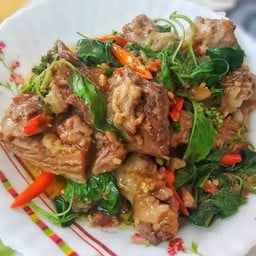 กะเพราเนื้อตุ๋น