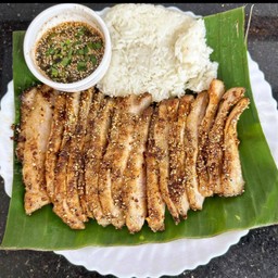 หมูคลุกฝุ่น ข้าวสวย จิ้มแจ่ว