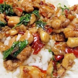 กะเพราไก่ ราดข้าว