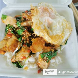 กระเพราหมูกรอบ