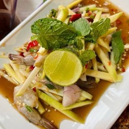 ยำมะม่วงกุ้งสด